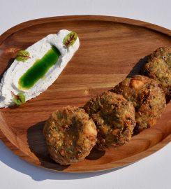 SALT & PEPPER SKIATHOS